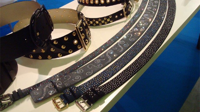 collection 1 Cinture con borchie incastonate Esempio n.1
